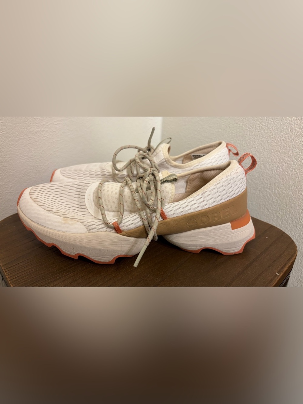 Sorel Women's White/Tan/Terracotta Kinetic Impact Lace-Up Shoes Size 8.5